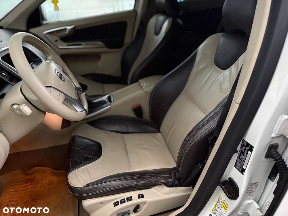 Volvo XC 60 3.2 AWD RDesign - 15
