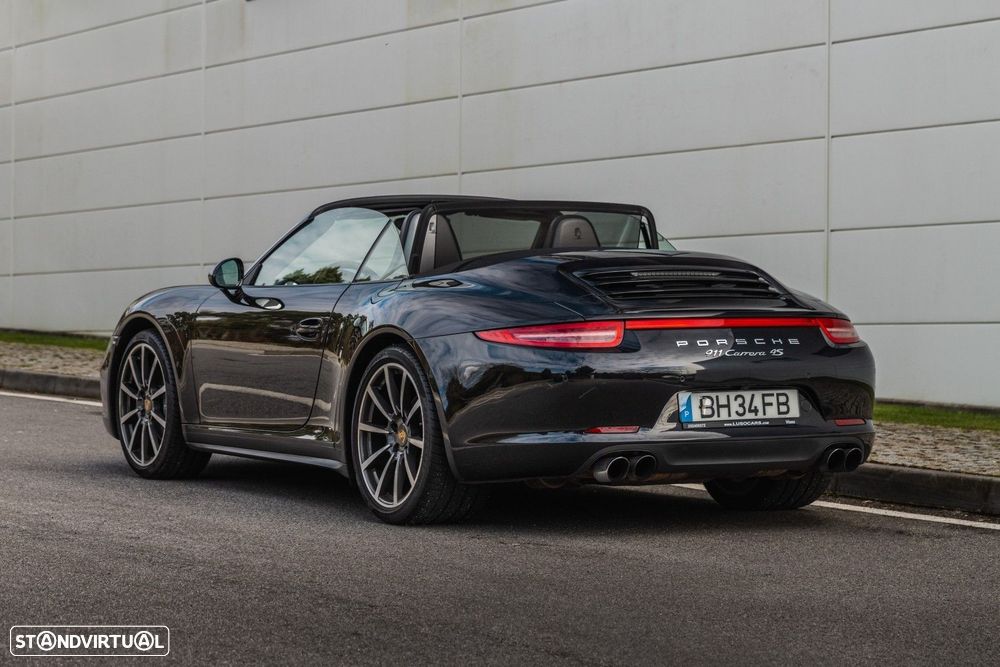 Porsche 911 (991) Carrera 4 Cabriolet PDK Black Edition - 36