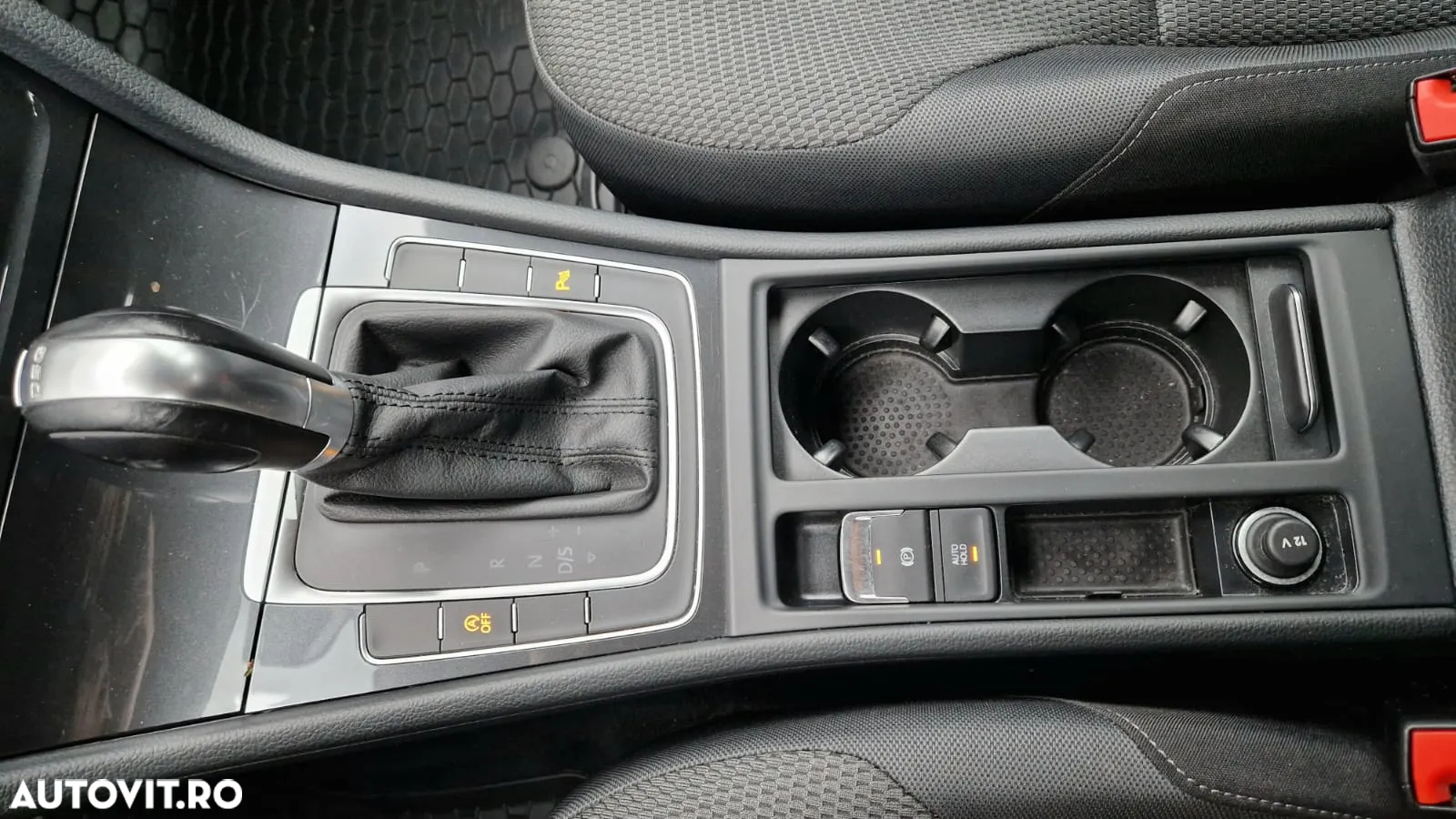 Volkswagen Golf 1.6 TDI DSG Comfortline - 34