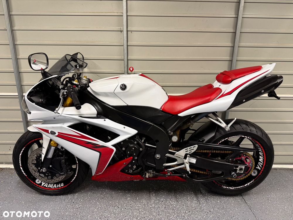 Yamaha R1 - 14