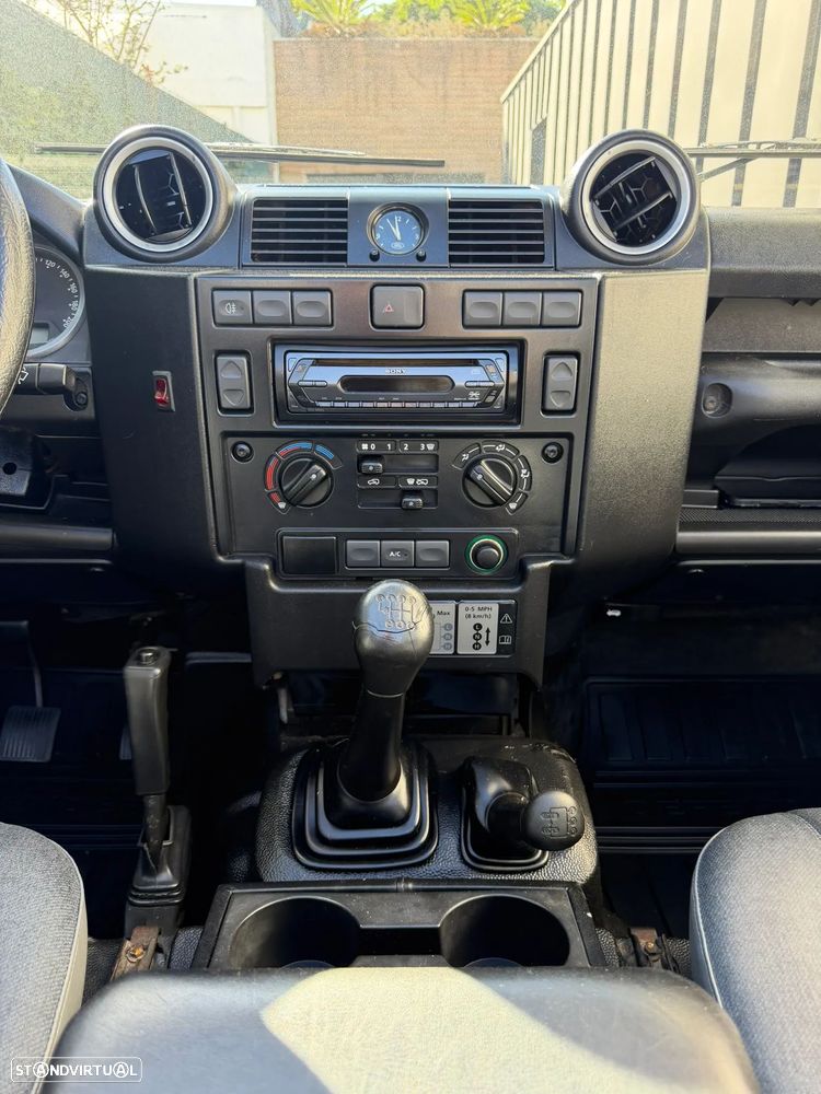 Land Rover Defender - 8