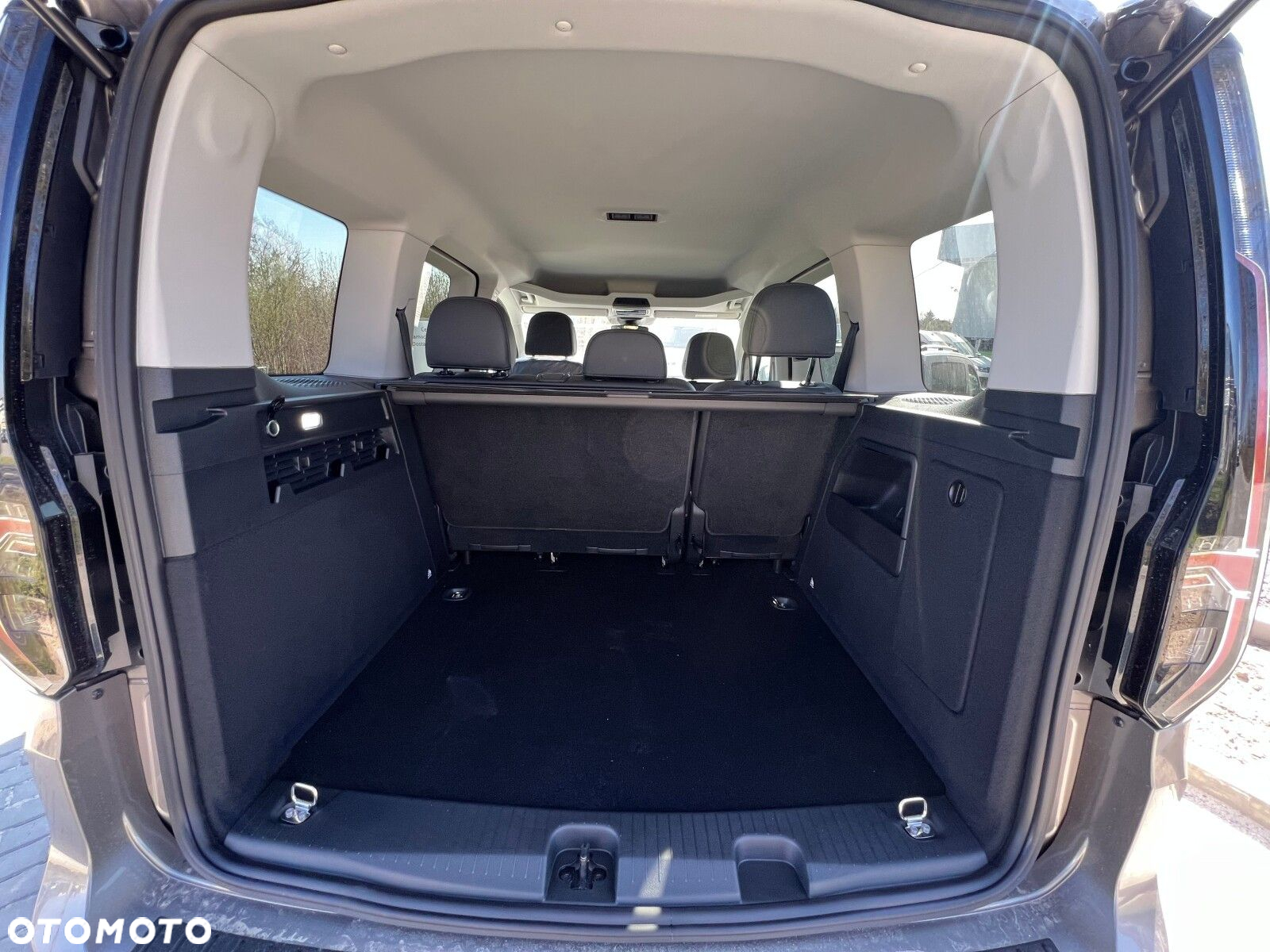 Volkswagen Caddy Caddy silnik: 1,5 l TSI EU6 116 KM / skrzynia biegów: automatyczna DSG, 7-biegowa rozstaw osi: 2755 mm - 4