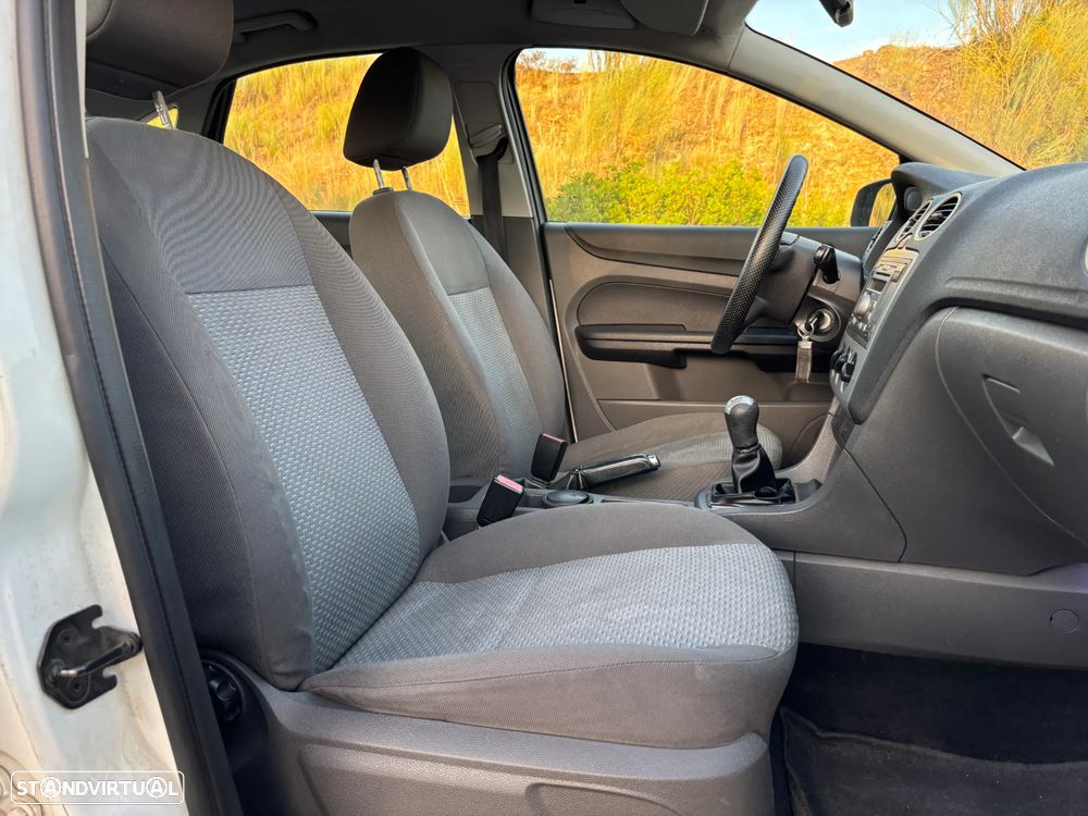 Ford Focus 1.6 TDCi Ghia - 17