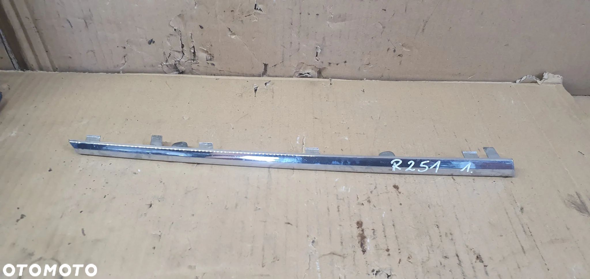 Listwa chrom Grilla atrapy Mercedes R-Klasa W251 A2518880285 - 1