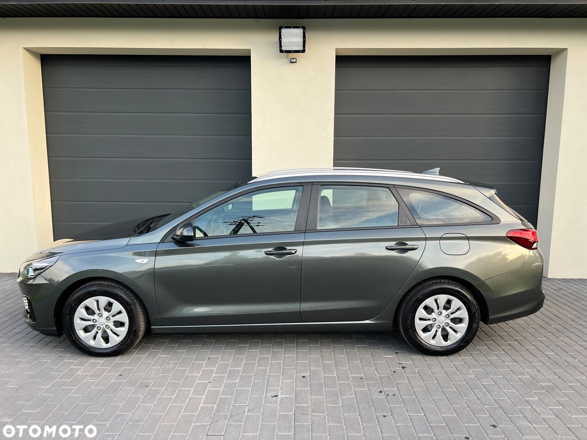 Hyundai i30 1.6 D Classic + - 12