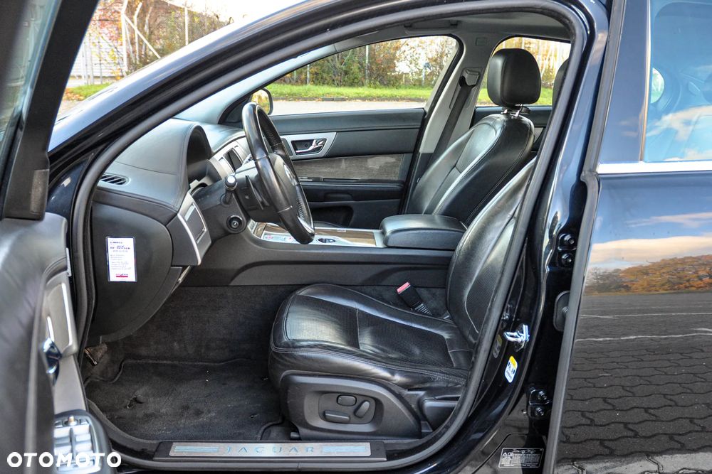 Jaguar XF 2.7 V6 D Luxury - 7