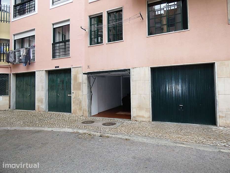 Garagem de 44 m² para 3 viaturas em Massamá – Excelente Investimento - Grande imagem: 3/22