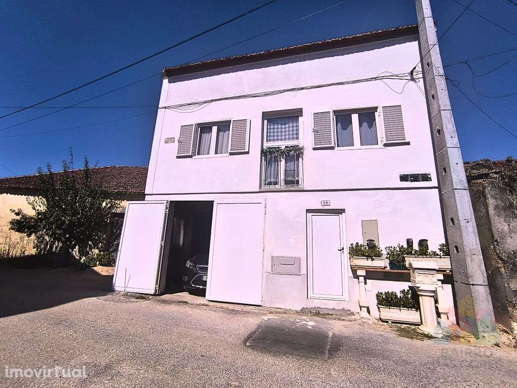Moradia com garagem e espaço exterior a 5 minutos de Tomar - Grande imagem: 3/12