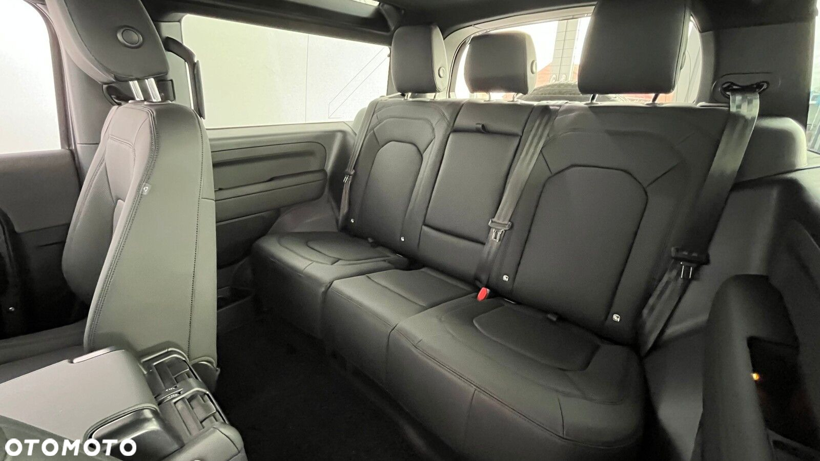 Land Rover Defender - 9