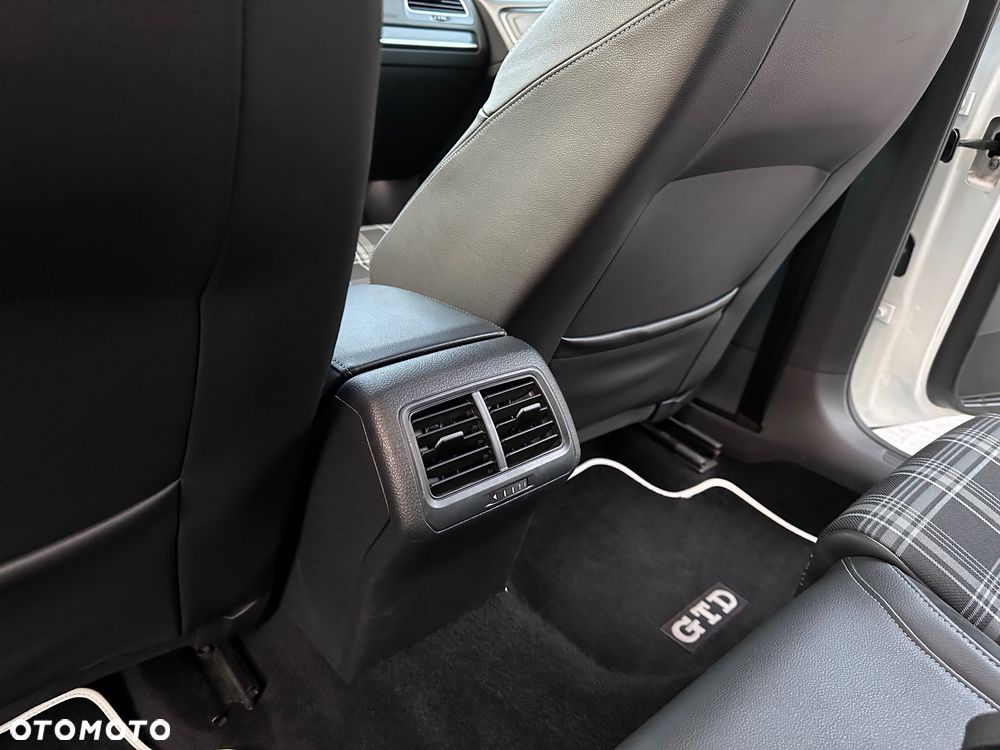 Volkswagen Golf - 29