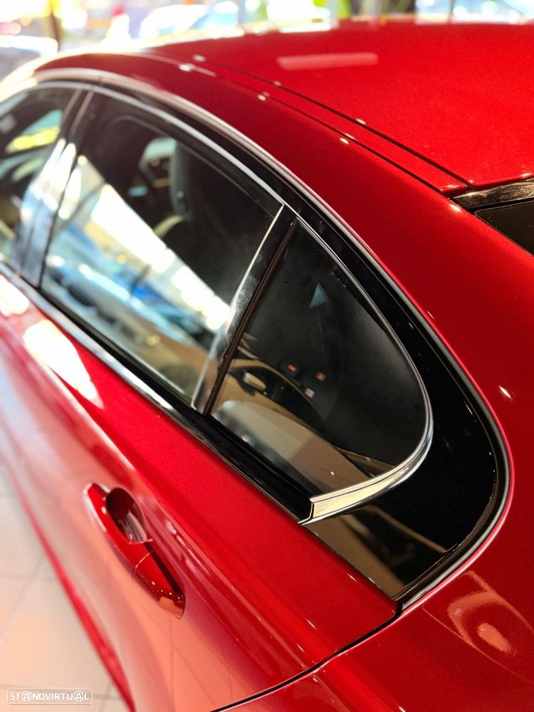 Jaguar XE 2.0 D R-Dynamic S - 15