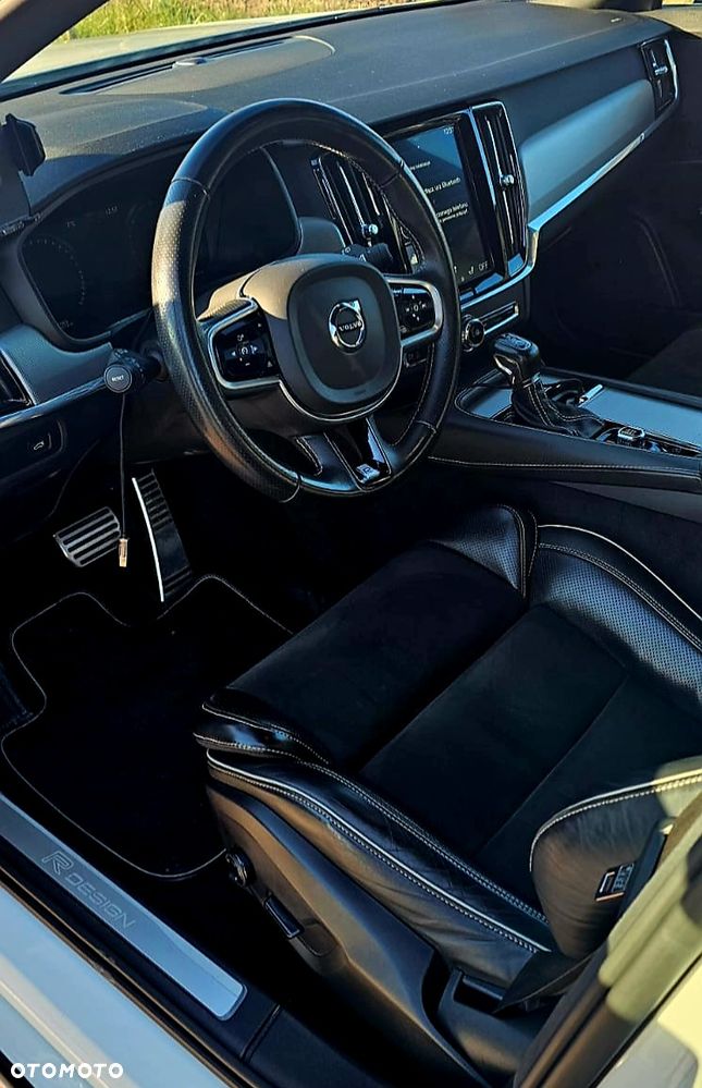 Volvo V90 D4 R-Design - 25
