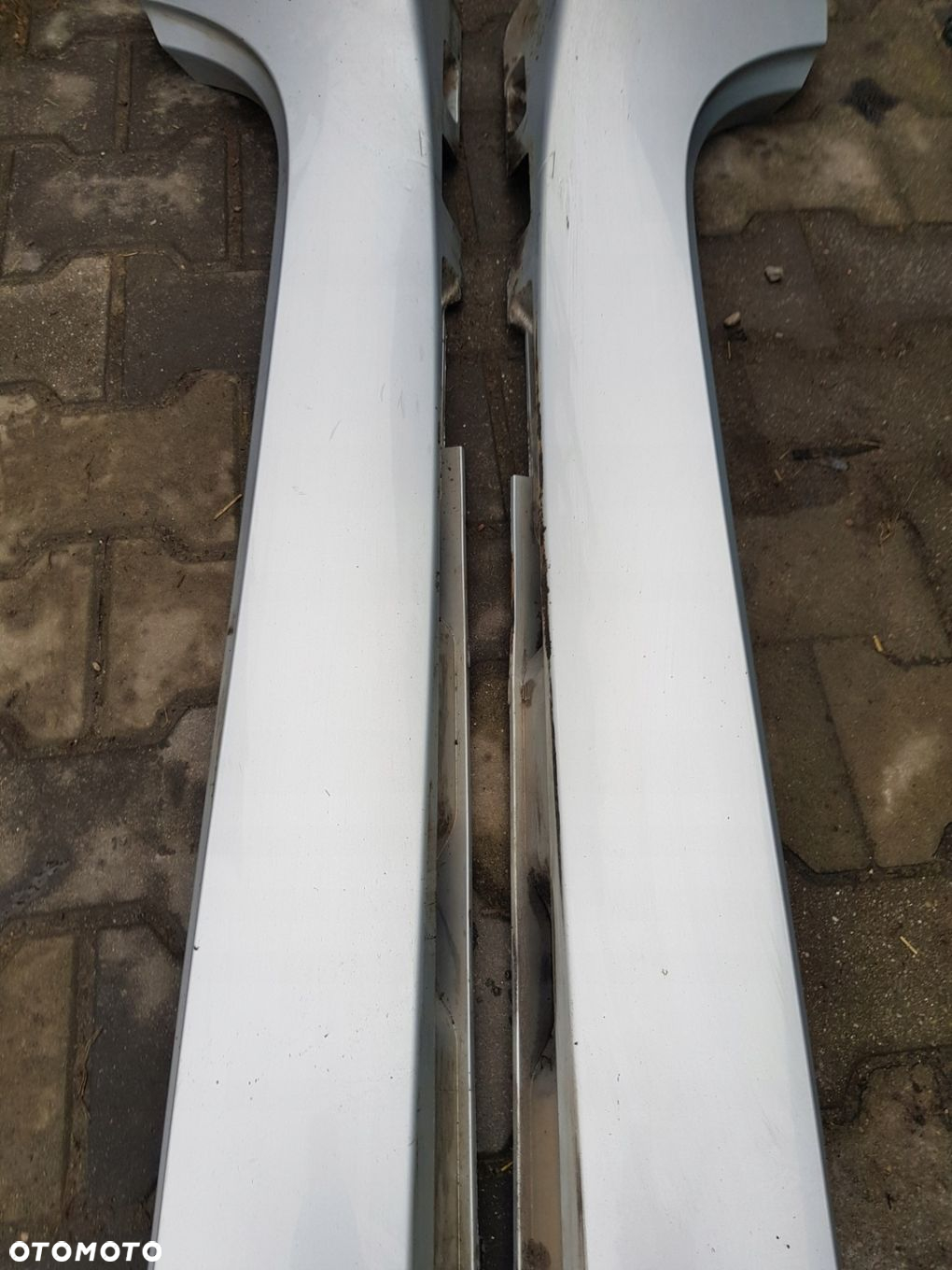 JAGUAR XF LISTWA PROGOWA LEWA 8X23-F10609-A - 5