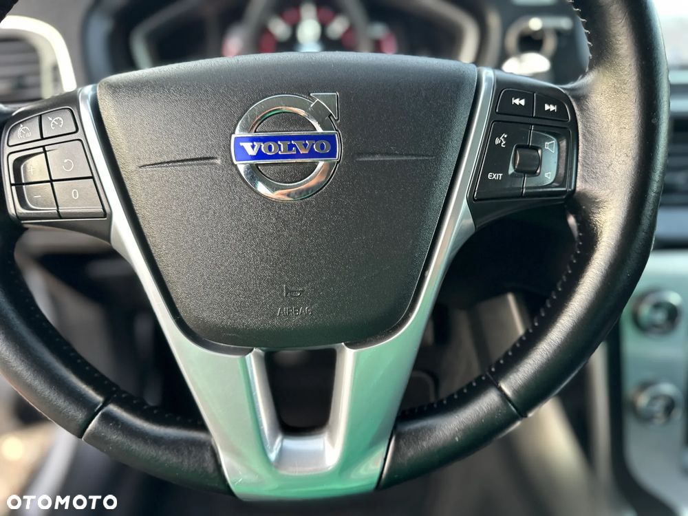 Volvo V40 Cross Country D2 Drive-E Ocean Race - 18
