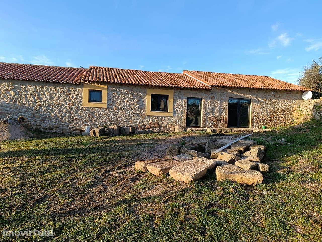 Terreno com Moradia Rústica totalmente remodelada, Idanha-a-Nova - Grande imagem: 2/19