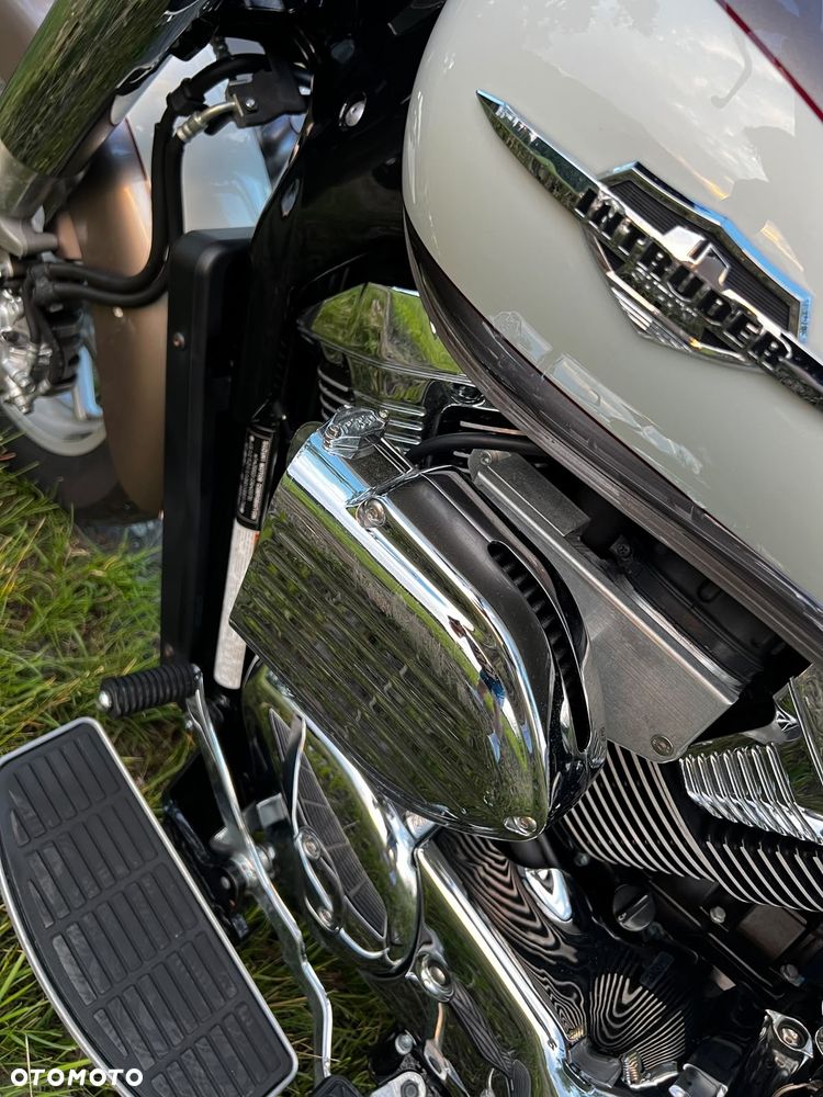 Suzuki Intruder - 16