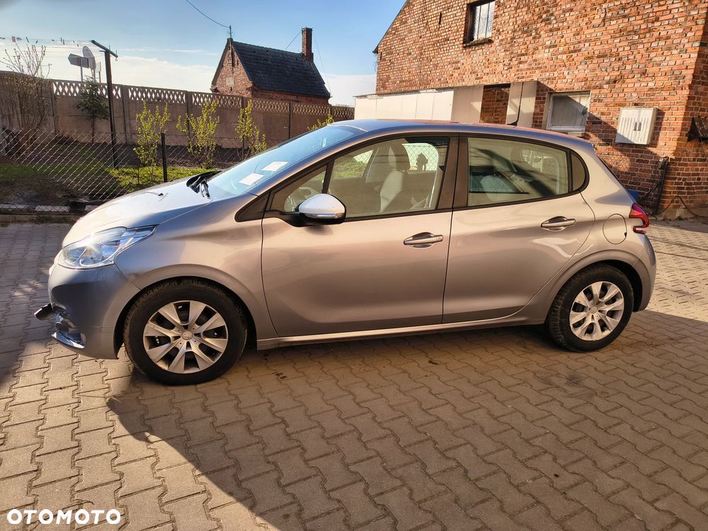 Peugeot 208 - 12