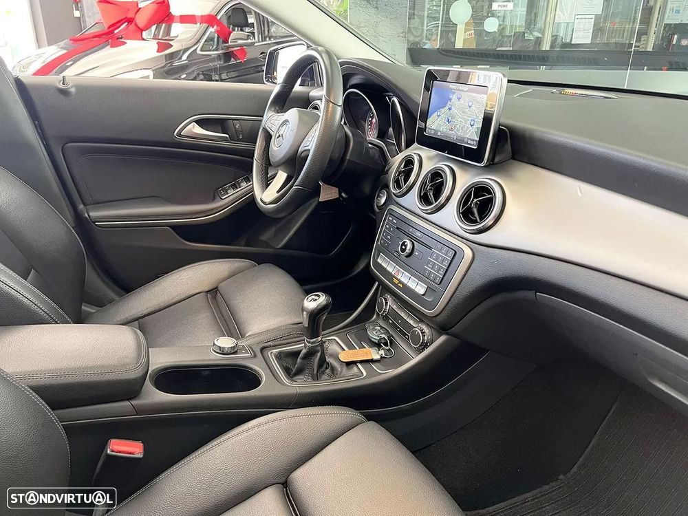 Mercedes-Benz CLA 180 d Shooting Brake Urban - 18