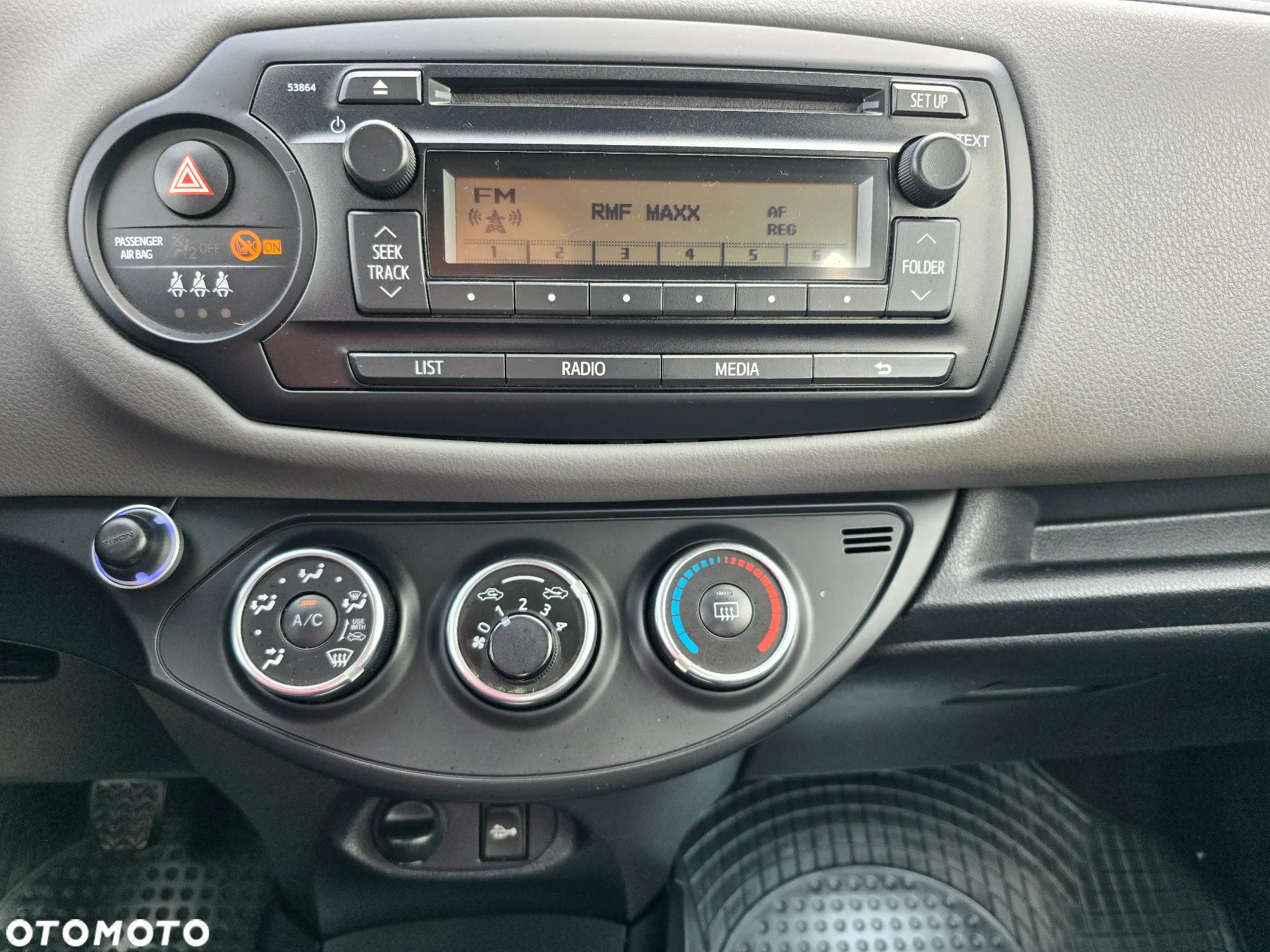 Toyota Yaris 1.0 Active EU6 - 13