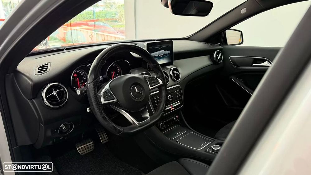 Mercedes-Benz GLA 250 4-Matic AMG Line - 32