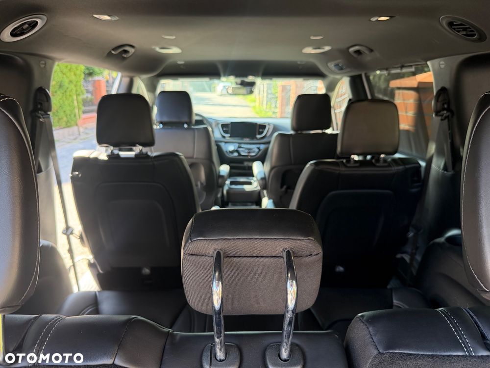 Chrysler Pacifica - 17