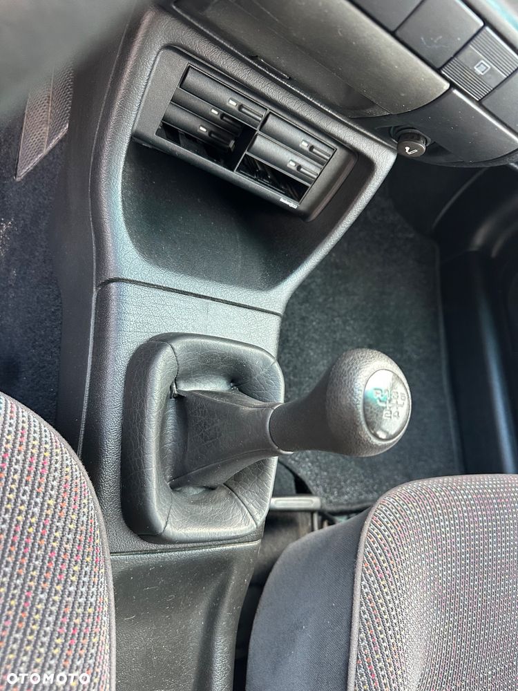 Volkswagen Vento 1.8 GL - 30