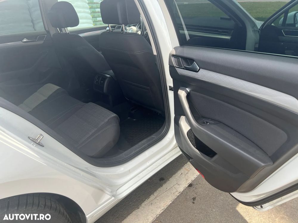 Volkswagen Passat 2.0 TDI DSG Advance - 9
