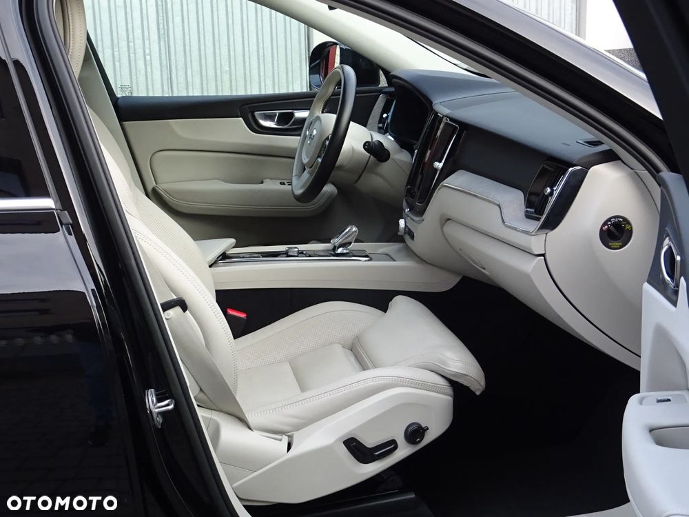 Volvo XC 60 B4 D AWD Ultimate Bright - 16