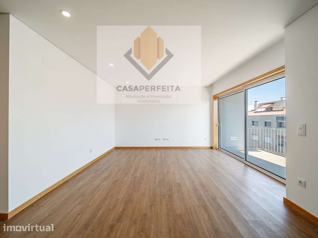Apartamento T1 Novo com Varanda Ampla e Lugar de Garagem - Oliveira... - Grande imagem: 4/31