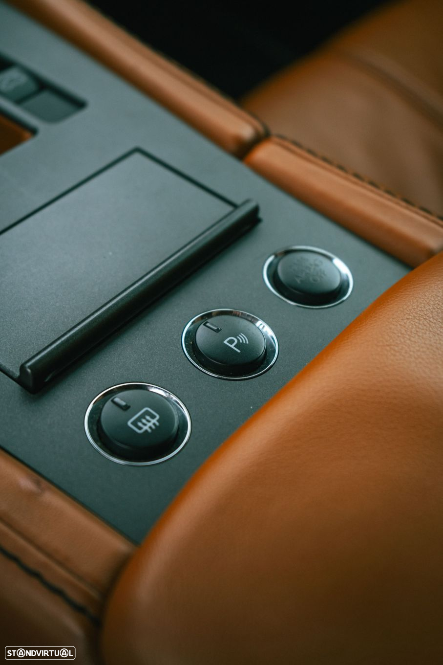 Aston Martin Vantage Roadster - 15