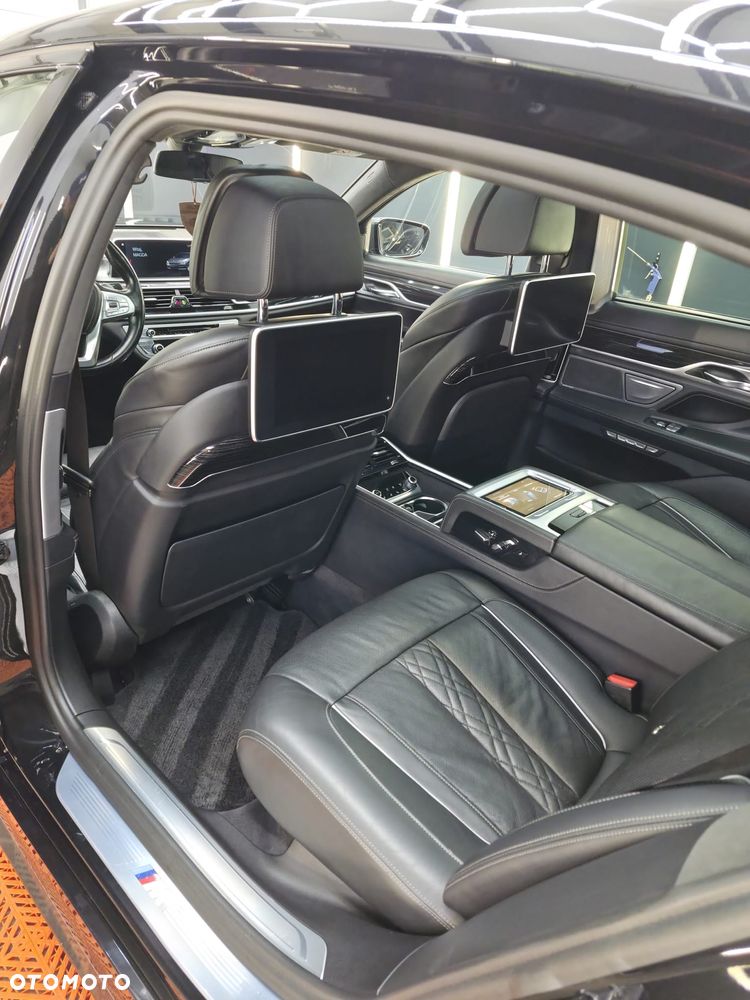 BMW Seria 7 750Li xDrive - 9