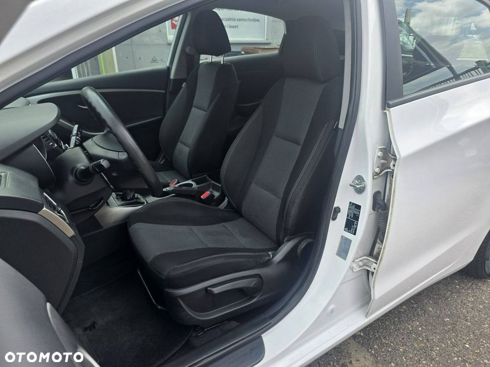 Hyundai i30 1.6 D Classic + - 7