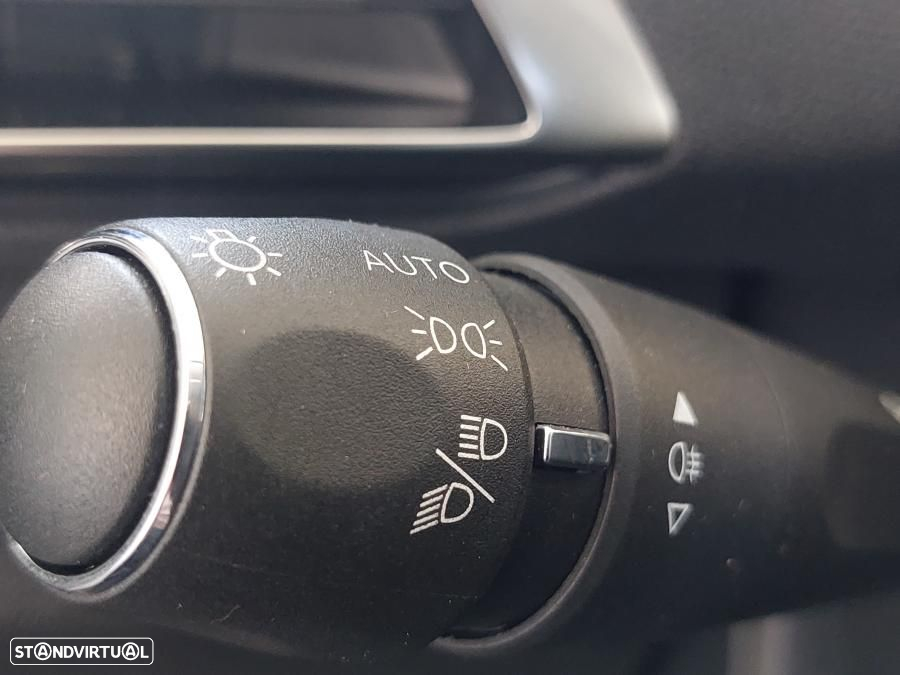 Peugeot 5008 1.2 PureTech Allure EAT8 - 26