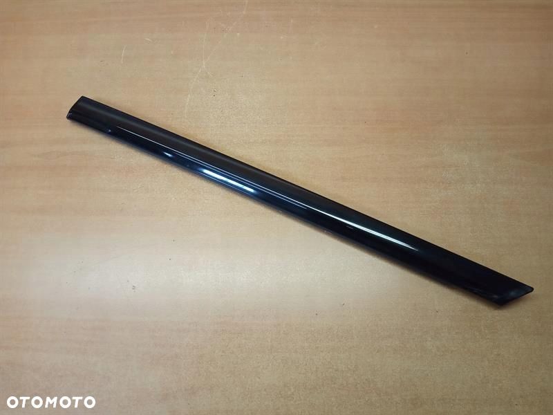 LISTWA DACHU SZYBY PRAWY TYŁ MERCEDES SL R231 400 - 1