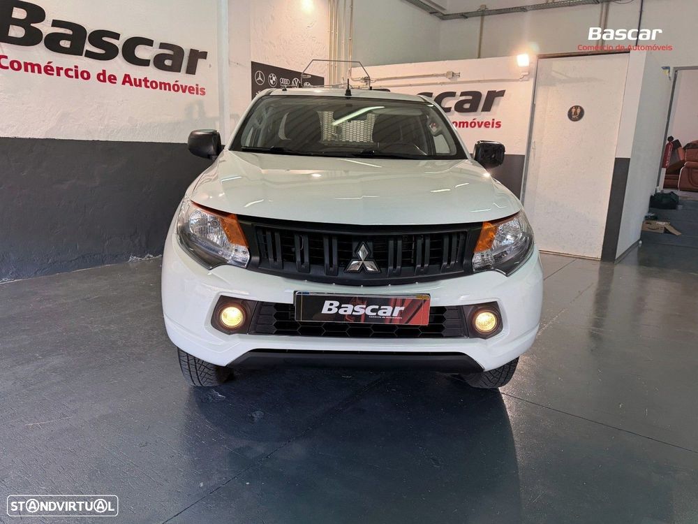 Mitsubishi L200 2.4 DI-D CD Invite CC 4WD - 3