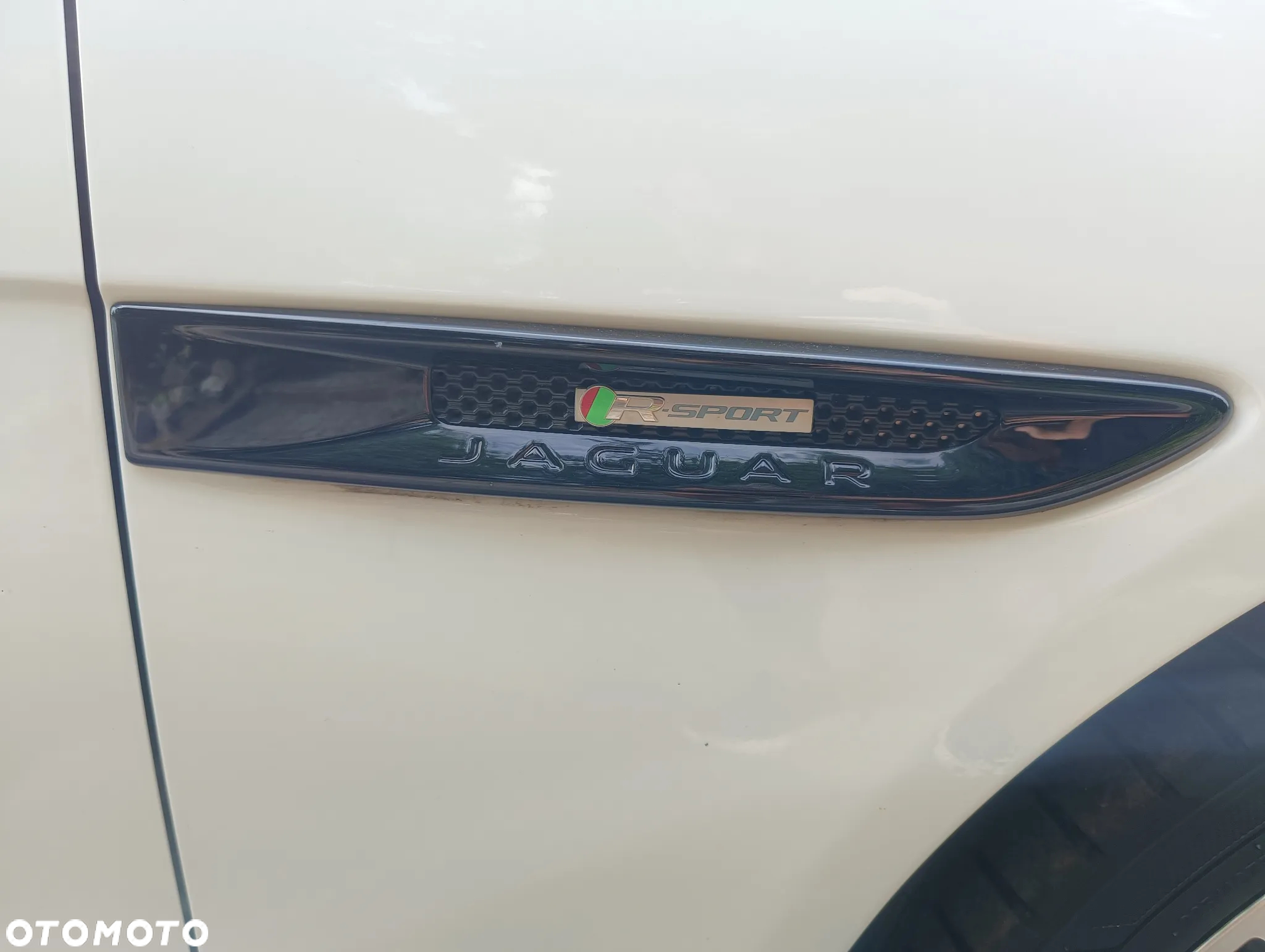 Jaguar XE 2.0 D AWD R-Sport - 22