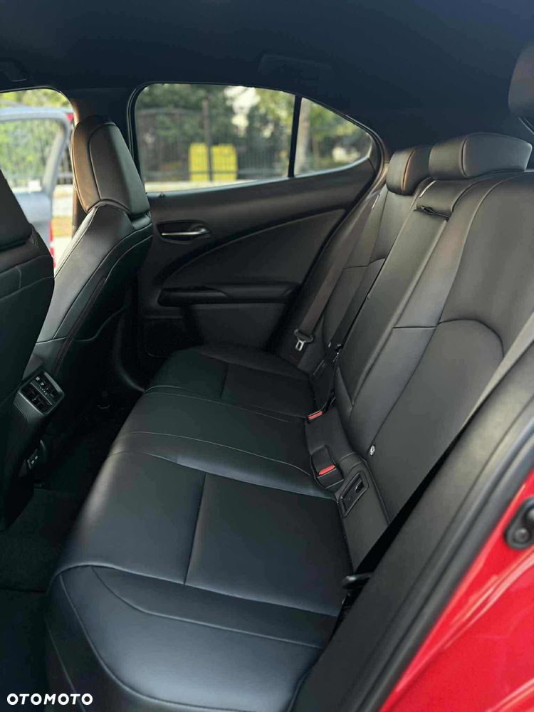 Lexus UX - 25