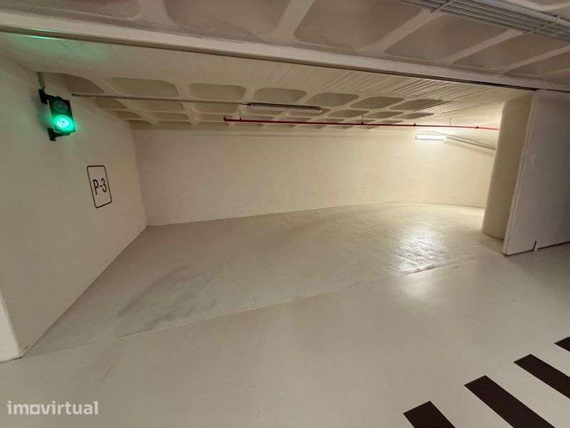 Vendo lugar de garagem na Avenida 5 de Outubro - Grande imagem: 4/5
