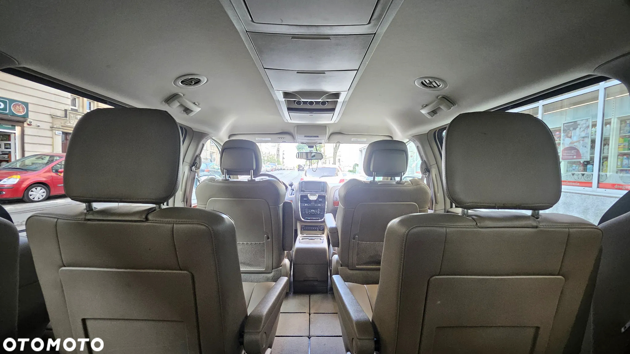Chrysler Town & Country 3.6 Limited - 13