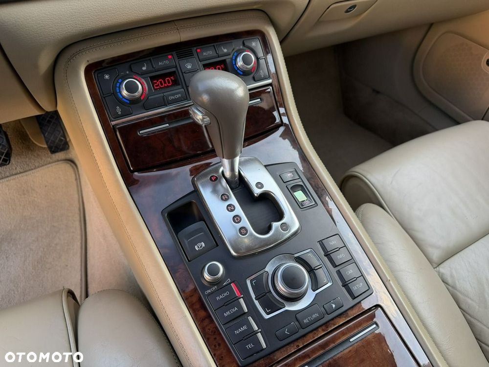 Audi A8 - 13