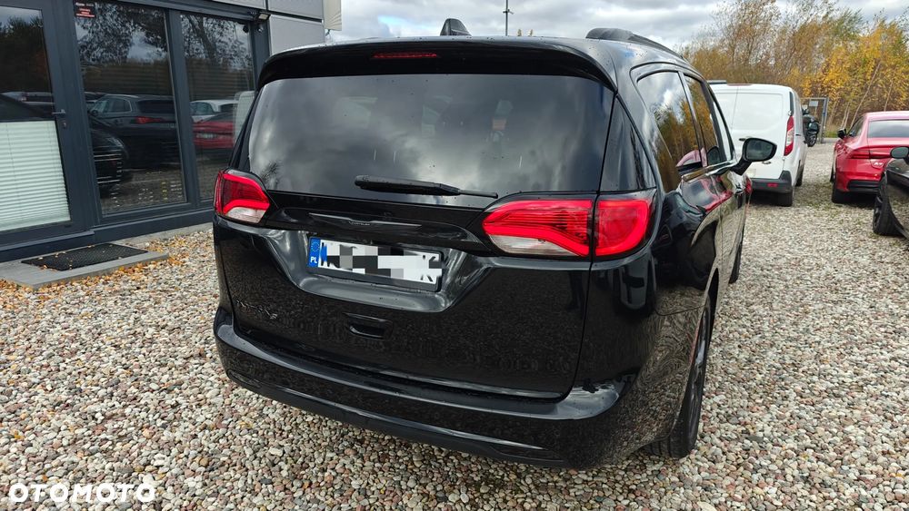 Chrysler Pacifica - 5