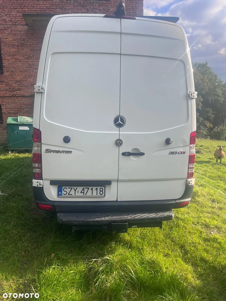 Mercedes-Benz Sprinter - 2