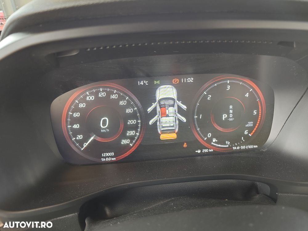 Volvo XC 40 D3 AWD Momentum - 13