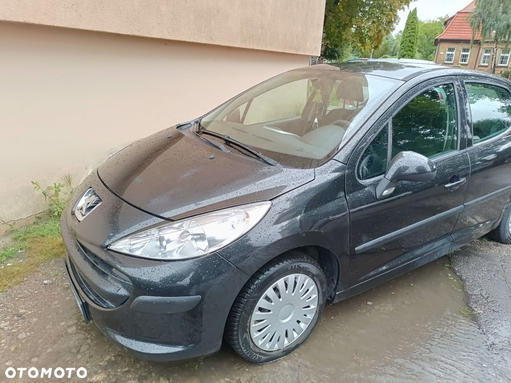 Peugeot 207 - 1