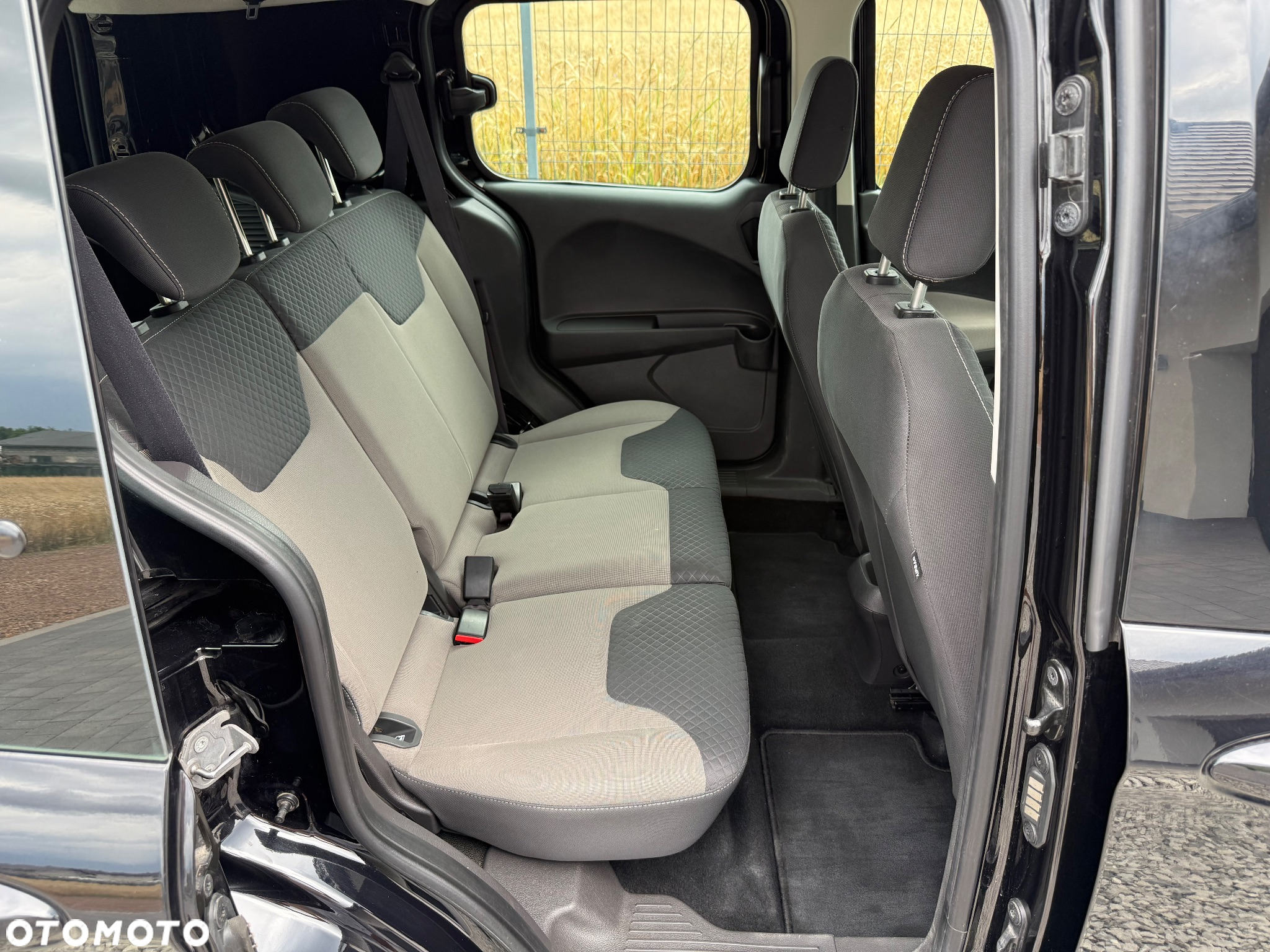 Ford Transit Courier - 17