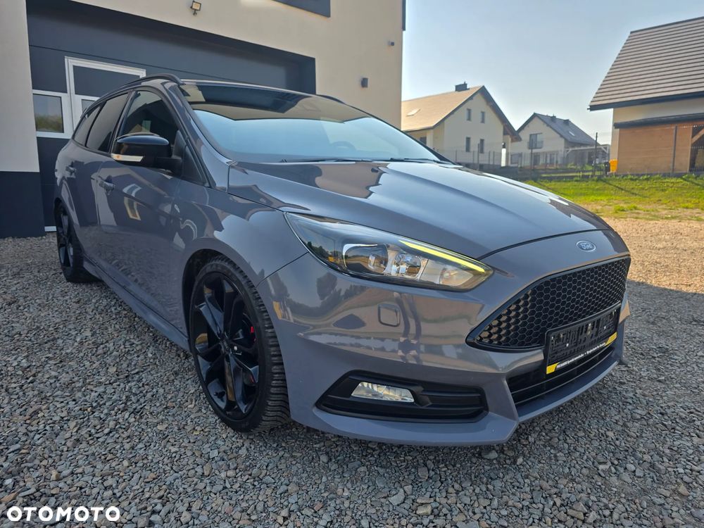 Ford Focus 2.0 EcoBoost ST mit Leder-Exclusiv-Paket - 13