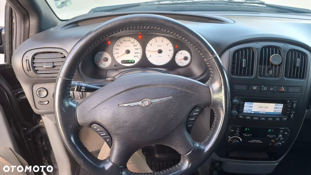 Chrysler Voyager 2.4 SE - 23