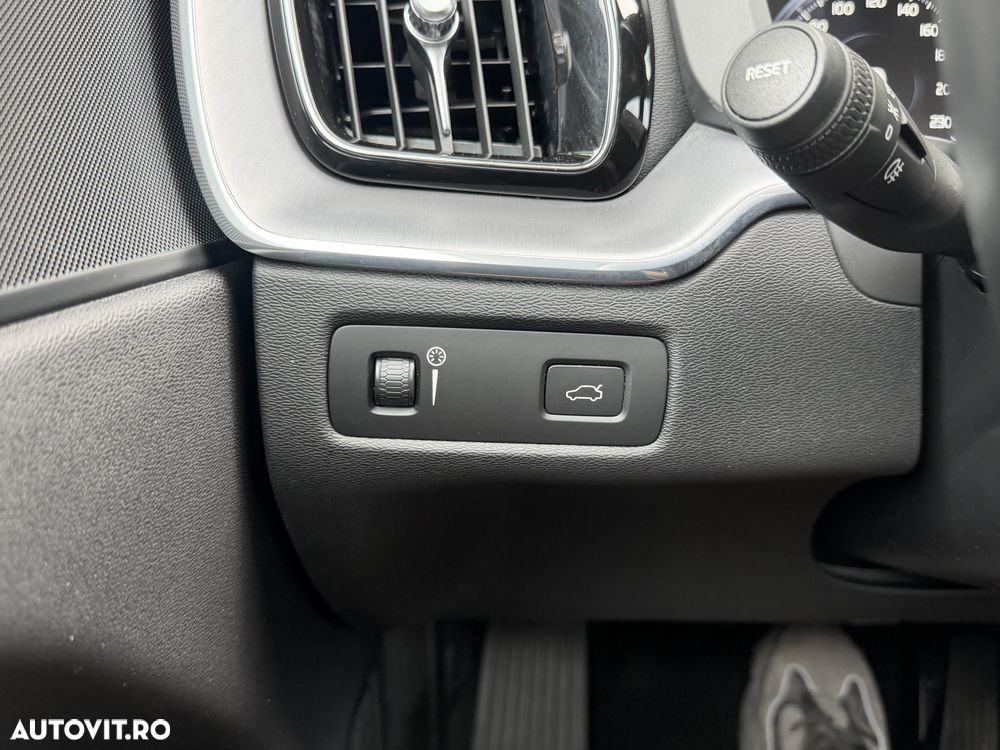 Volvo XC 60 B4 D Geartronic Momentum Pro - 27