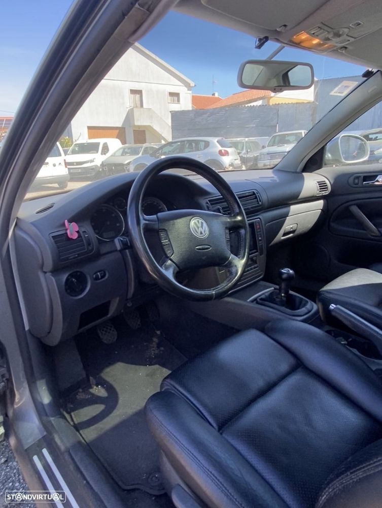 VW Passat 1.9 TDi Highline - 7