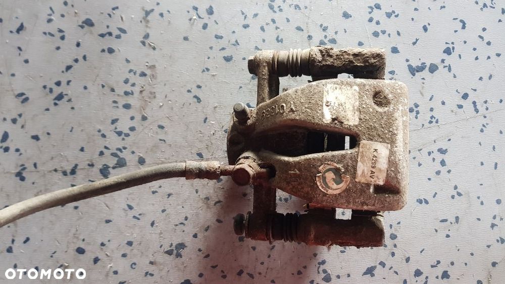 TOYOTA AVENSIS T25 ZACISK HAMULCOWY PRAWY TYŁ - 1